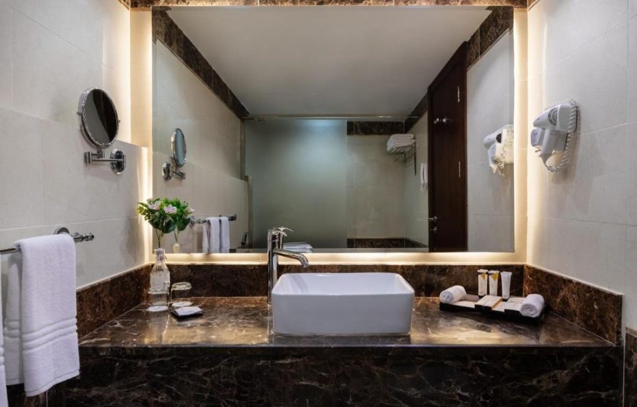 نافيتي وارويك