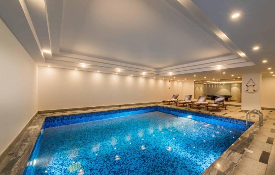 عابر الياسمين