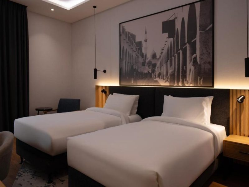 غرفة قياسية إطلالة على جبل أحد – فندق راديسون المدينة المنورة