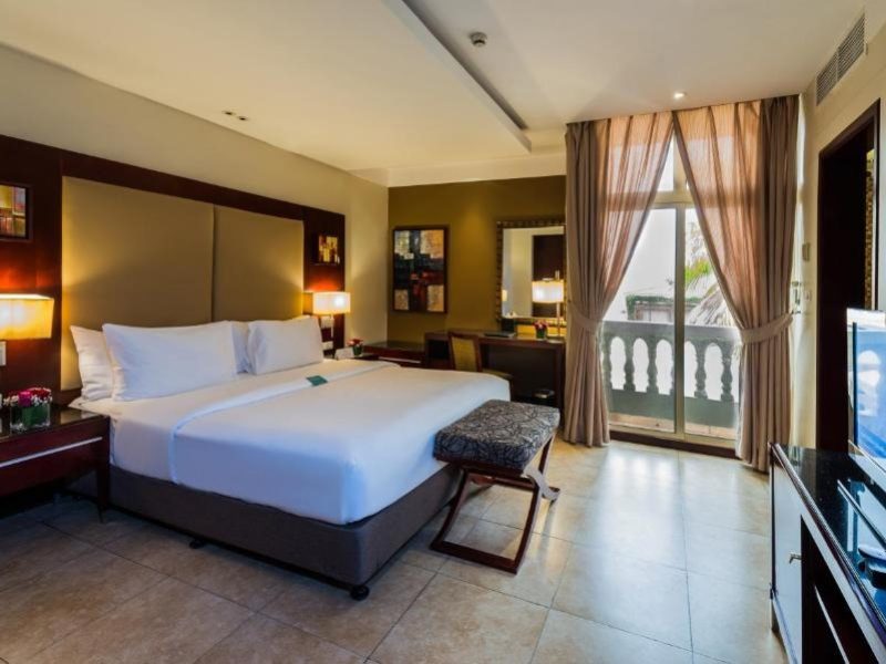 جناح تنفيذي من غرفتي نوم مطلة على المسبح- منتجع بودل جاردينيا