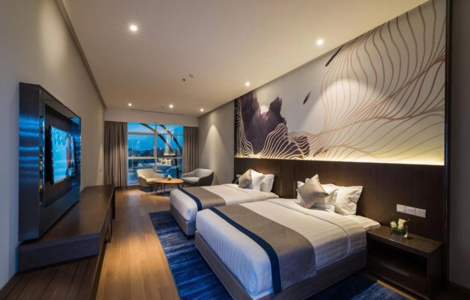 عابر الياسمين