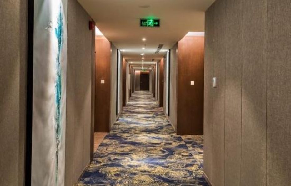 عابر الياسمين