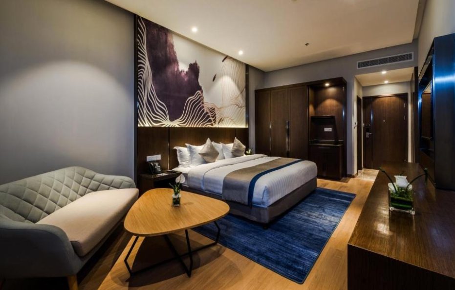 عابر الياسمين