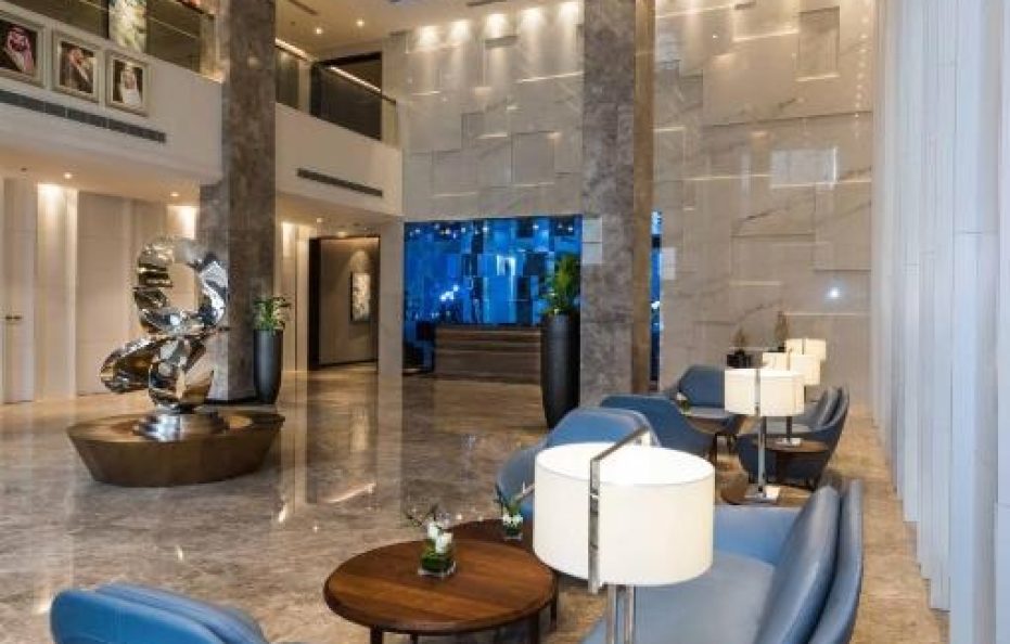 عابر الياسمين