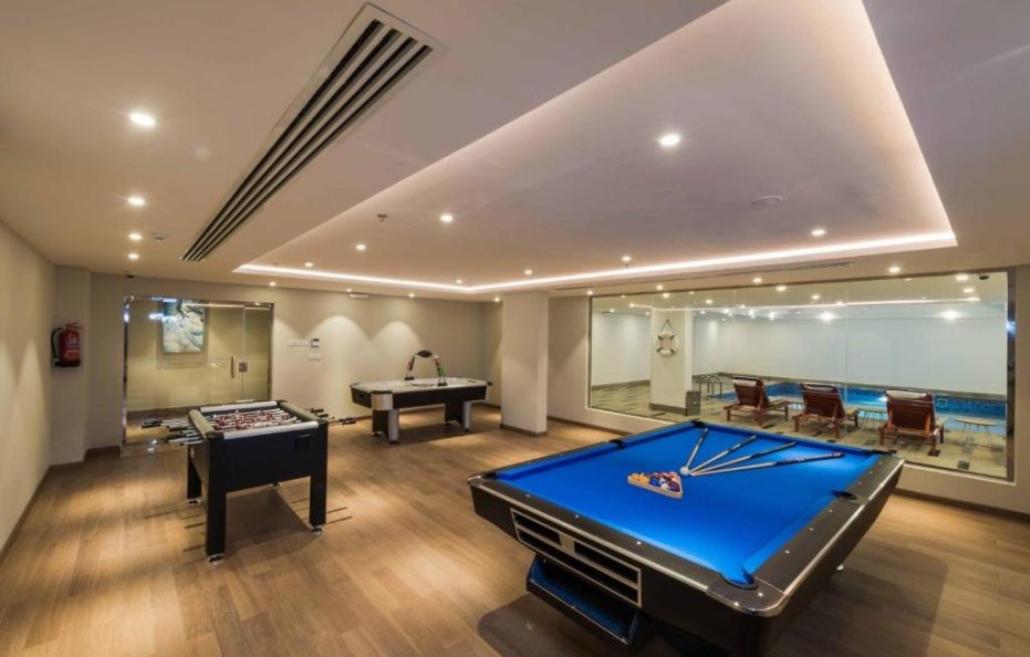 عابر الياسمين