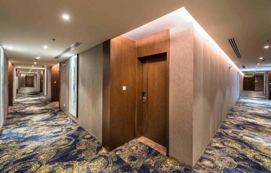 عابر الياسمين