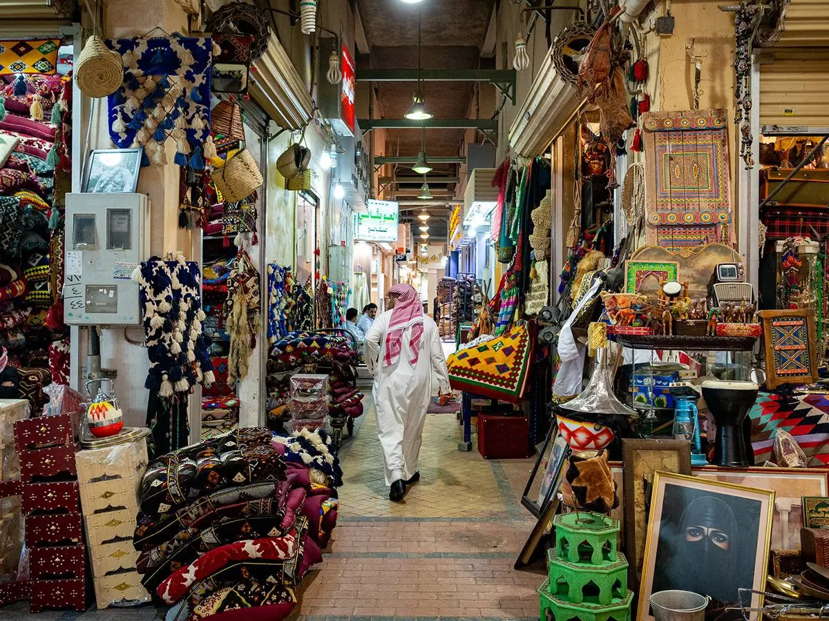 سوق الزل التراثي في الرياض والدكاكين الشعبية